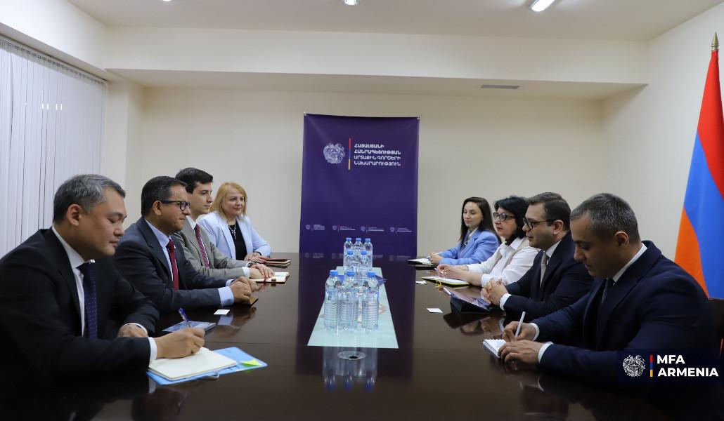 l-0x176wh-2100x1224z-0.3743