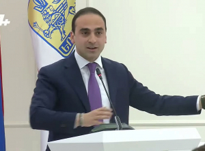Ձեր այն ցուցակներում, որտեղ դուք եք, էդ իշխանությունների օրոք ձեզ պադյեզդներում քացու տակ էին առել․ Ավինյան
