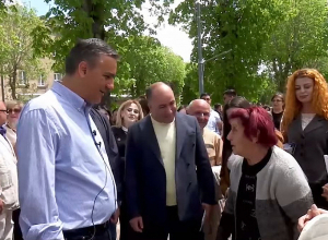 Արման Թաթոյանն ու «Միասնության թեւերի» թիմը Լոռու մարզում է. կանգառ Վանաձորում