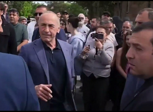 Պարոն Քոչարյան, խի՞ կրակեցիք մեր վրա. քաղաքացին՝ Ռոբերտ Քոչարյանին
