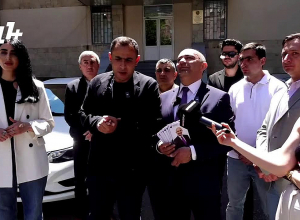 Ինչու է Մարուքյանը քարոզարշավ անում ԱԱԾ շենքի մոտ
