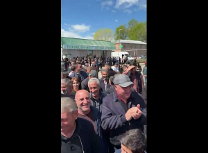 Ես հրաժարվել եմ իրանց պապայություն անել, էս մի բանը լա՜վ իմացեք․ Փաշինյանը՝ Ծովակ բնակավայրում