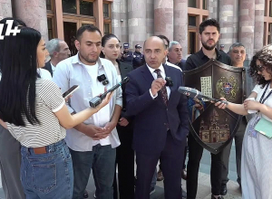 «Լուսավոր Հայաստան»–ի քարոզարշավը՝ կառավարության շենքի մոտ․ ՈւՂԻՂ