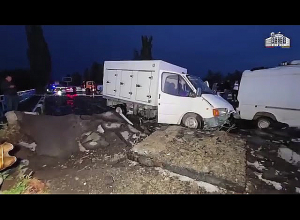 Կամրջի փլուզման հետևանքով  վնասվել էր երեք ավտոմեքենա, կային արգելափակված քաղաքացիներ