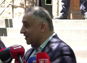 Քննարկվել է մի համատեքստում, արդյոք միջնորդությունները պայմանավորված չե՞ն քաղաքական դրդապատճառներով
