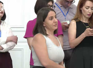 Մի իքս պահի մարդկանց նյարդերը չեն դիմանում․ Փաշինյանը Երևանի ավագանու նիստի միջադեպի մասին
