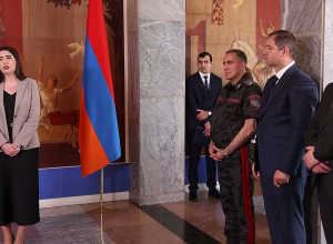 ՆԳ նախարարը պարեկներին սպայական կոչումներ է հանձնել