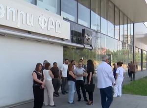BMW  սրահը կապարակքնված է, աշխատակիցների բողոքի ակցիա են իրականացնում. ՈՒՂԻՂ