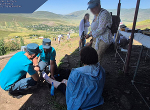 Փրկարարները Սուրբ Հովհաննես մատուռի մոտակայքում քաղաքացիներին օգնություն են ցույց տվել