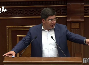 Դուք ամեն պահի վեր եք թռնելու, դուք մանդատագող եք․ Մեսրոպ Մանուկյան