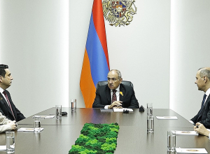 Փաշինյանն Ալեն Սիմոնյանին ներկայացրել է Անվտանգության խորհրդի քարտուղարի պաշտոնում