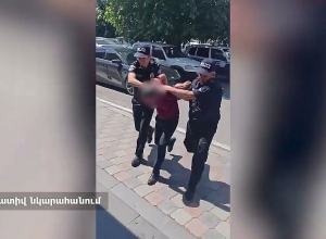 Ծեծկռտուք՝ Էջմիածին-Երևան երթուղայինի վարորդի, կարգավարի և ուղևորի միջև