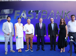 Ֆասթ Բանկի աջակցությամբ Մատենադարանում բացվել է նոր գրախանութ, հուշանվերների կրպակ և սրճարան