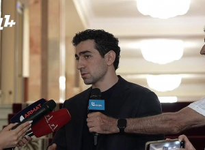 «Ոչ մի նոր բան չկա, ուղղակի կա ցուցում»․ Լեւոն Քոչարյանի ճեպազրույցը