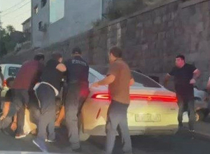 Մոտ 10 կգ մարիխուանայի նմանվող զանգված․ Երևանում 3 երիտասարդ է ձերբակալվել