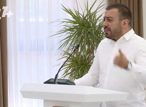 Ավագանու նիստերի դահլիճը պարբերաբար վերածվում է բոքսի ռինգի, էդ ամենի պատասխանատուն Ավինյանն է