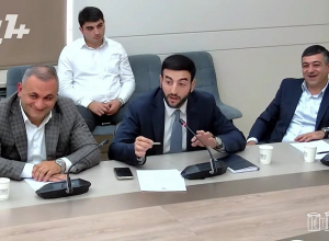 Պարոն Ղազարյան, ստում եք որերորդ անգամ ՀՀ տարածքից ոչ մի գյուղ,ոչ մի սանտիմետր չի հանձնվել․Խաչատրյան