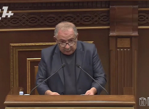 Եթե ցանկացած մեկը՝ փրփուրը բերանին,ձայնը գլուխը գցած սկսի գոռգոռալ Աժ ամբիոնից,շտապօգնություն կանչեք