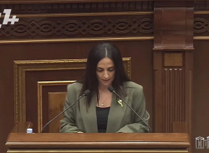 Էդ ո՞ւմ զավակների արյան հաշվին եք փորձում հողեր հետ բերել․ Ալխազ Ղազարյան