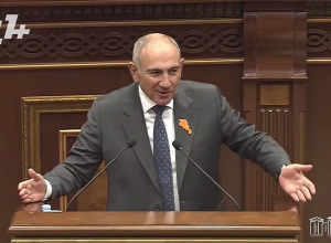 Հարցս մի՛ լղոզեք ինքնիշխանության մասով ընդհանրական ձևակերպումներով. Ղահրամանյանը՝ Փաշինյանին