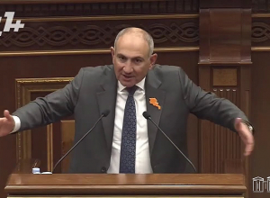 Իր ավտոշարասյան պատճառով առաջացած խցանումների մասին հարցը խիստ զայրացրեց Փաշինյանին